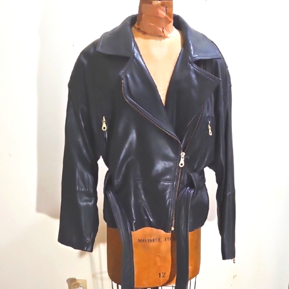Black Leather Biker Belted Jacket with Fitted Silhouette and Diagonal Zipper - Picture 10 of 15